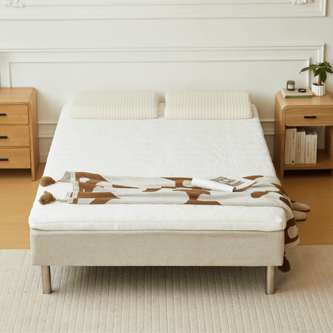 Premium boxspring w kolorze beżowym 140x200 cm z topperem z pianki memory 7 cm, bez nóg do łóżka