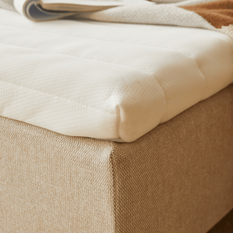 Premium boxspring w kolorze beżowym 180x200 cm z topperem z pianki memory 7 cm, bez nóg do łóżka